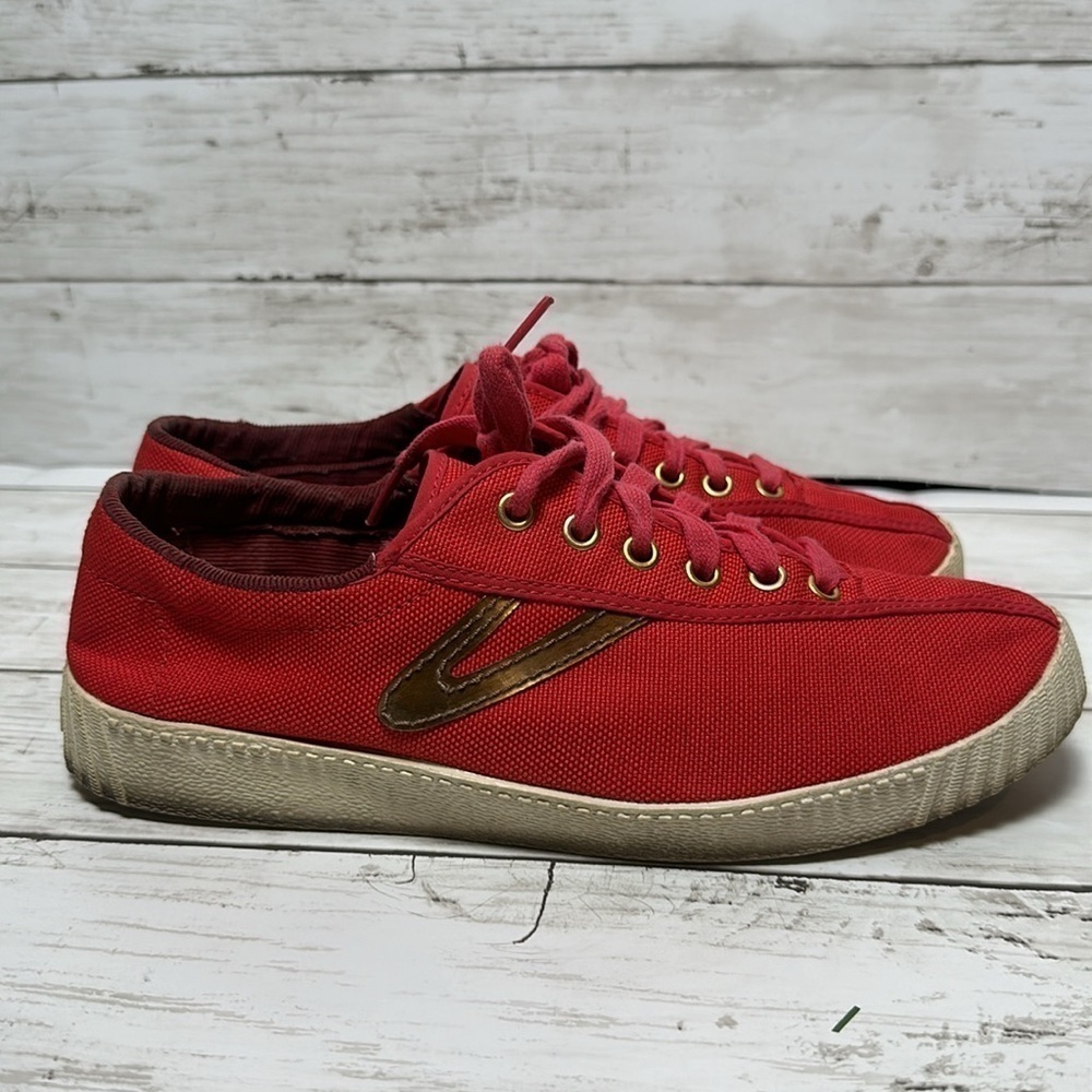 Red Tretorn womens size 9 lace up sneakers with bronze side logo